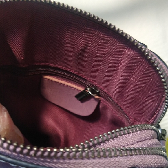 Elegant Pink Leather Crossbody Bag - Picture 12 of 16